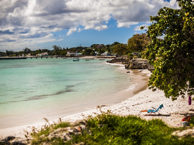 A bay with white sand on the Barbados coast